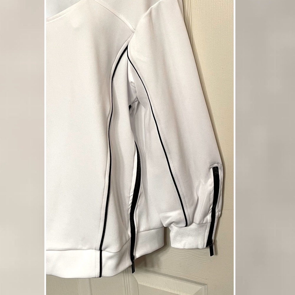 Cutout Zip Detail Style Top - Picture 7 of 12